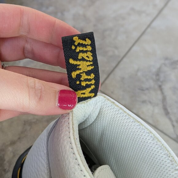 Doc Martens 'Devon Heart' Platform Boots (women's 9) - Picture 9 of 11